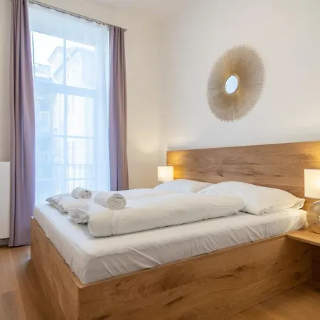 Stylish With Terrace Near Kampa By Easybnb